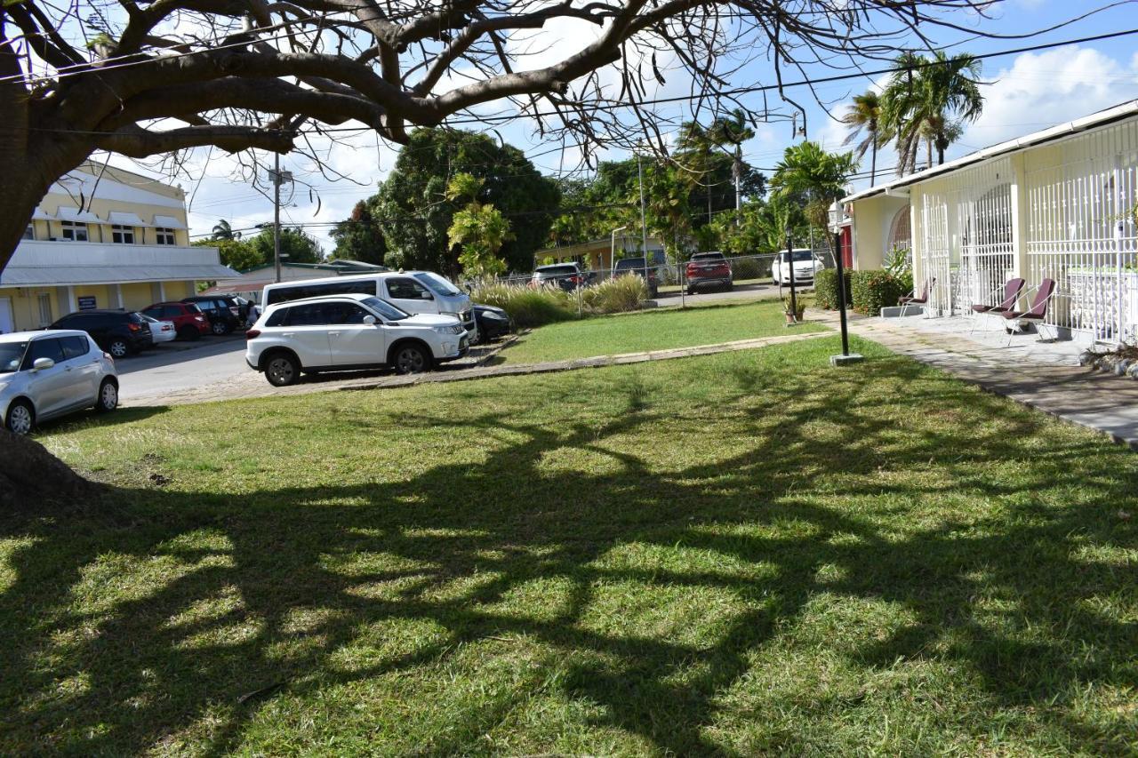 Flamboyant Beach House Saint James Exterior photo