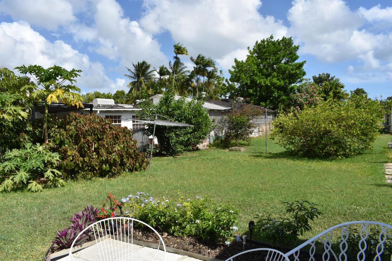 Flamboyant Beach House Saint James Exterior photo